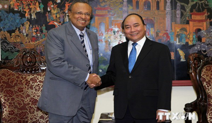 Phó Thủ tướng Nguyễn Xuân Phúc tiếp Thiếu tướng Nanda Mallawaarachchi, Quốc vụ khanh Thường trực Bộ Luật pháp và Trật tự Sri Lanka. 