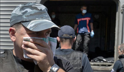 Nhiều thi thể của vụ rơi máy bay MH17 đã bốc mùi (Nguồn: AP)