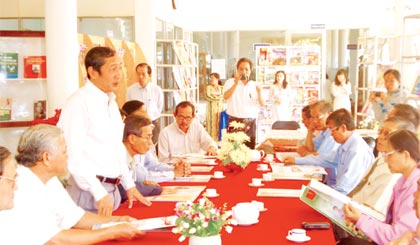 Hội Báo Xuân năm 2013 tại Thư viện Tiền Giang.