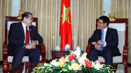 Phó Thủ tướng Phạm Bình Minh tiếp ông Surakiart Sathiratha, Chủ tịch Hội đồng Hòa giải và Hòa bình châu Á.