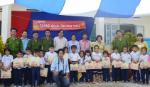 ApBac Newspaper gives mid-autumn presents to poor children