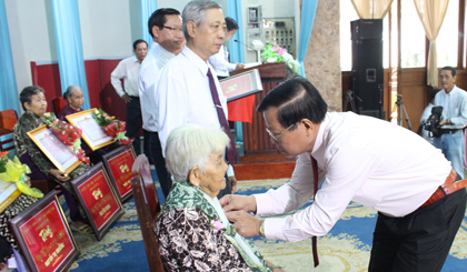 Ông Nguyễn Văn Khang, Chủ tịch UBND tỉnh
