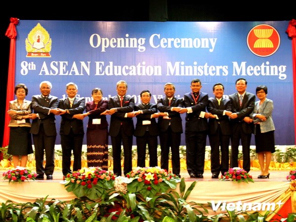 Theo phóng viên TTXVN tại Lào, ngày 11-9, tại Vientiane, thủ đô nước Cộng hòa Dân chủ Nhân dân Lào đã diễn ra hội nghị Bộ trưởng Giáo dục các nước Đông Nam Á lần thứ 8 (ASED 8).