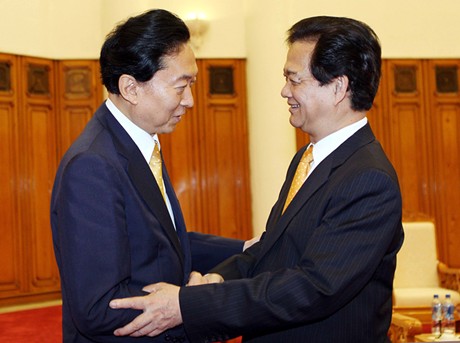 Thủ tướng Nguyễn Tấn Dũng và nguyên Thủ tướng Nhật Bản Hatoyama Yukio. Ảnh: VGP/Nhật Bắc