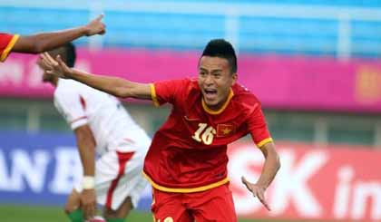 Huy Toàn ăn mừng sau khi ghi bàn cho Olympic Việt Nam. Ảnh: NK (Tuổi trẻ).