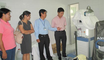 Khảo sát việc triển khai thực hiện Dự án phát triển mô hình chăm sóc mắt toàn diện Việt Nam  tại Tiền Giang do Quỹ Fred Hollows tài trợ.