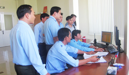 Tập thể phòng Thanh tra Kinh tế kiểm tra phòng điều hành Công ty B.O.O nước Đồng Tâm