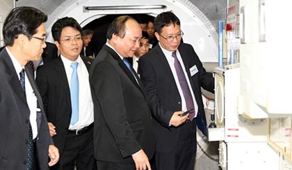  Phó Thủ tướng Nguyễn Xuân Phúc và đoàn cấp cao Chính phủ Việt Nam thăm Cơ quan Khai thác hàng không vũ trụ Nhật Bản. Ảnh: VGP/Lê Sơn