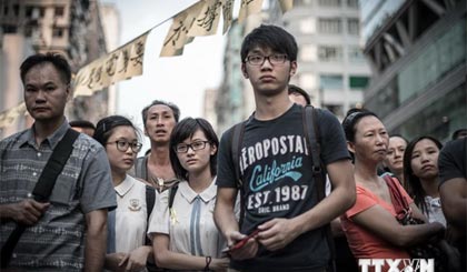 Người biểu tình tiếp tục phong tỏa đường phố ở Hong Kong ngày 9-10. Ảnh: AFP/TTXVN