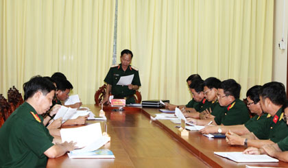 Thiếu tướng Lê Công Trường – Phó Tham mưu trưởng Bộ Tư lệnh QK 9 nhận xét qua kiểm tra việc thực hiện công tác QS,QPĐP năm 2014 ở Tiền Giang