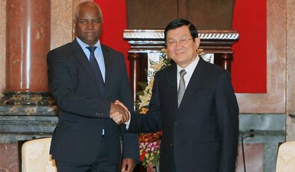 Chủ tịch nước Trương Tấn Sang tiếp Ngài Angelo de Barros V. Tavares, Bộ trưởng Nội vụ Cộng hòa Angola. Ảnh: Nguyễn Khang/TTXVN