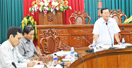 Phó Bí thư Tỉnh ủy, Chủ tịch UBND tỉnh Nguyễn Văn Khang phát biểu chỉ đạo tại buổi làm việc.