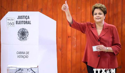 Với thắng lợi của đảng PT, bà Rousseff có thể tiếp tục mở rộng những thành tựu to lớn trong phát triển kinh tế-xã hội Brazil. Ảnh: AFP/TTXVN