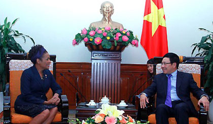 Phó Thủ tướng Phạm Bình Minh tiếp bà Michaëlle Jean, cựu Toàn quyền Canada. Ảnh: VGP/Hải Minh