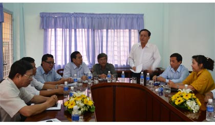 Phó Chủ tịch UBND tỉnh Lê Văn Nghĩa làm việc với lãnh đạo Công ty cổ phần Cảng Mỹ Tho.