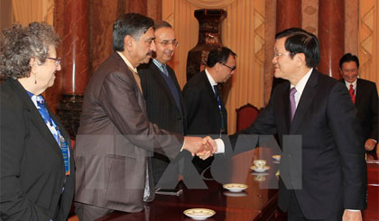 Chủ tịch nước Trương Tấn Sang tiếp các đại biểu quốc tế tham dự Hội nghị bàn tròn Chánh án ASEAN lần thứ 4. Ảnh: Nguyễn Khang/TTXVN