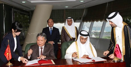  Hai Phó Thủ tướng chứng kiến Lễ ký kết hợp tác trong lĩnh vực luật pháp giữa Bộ Tư pháp Việt Nam và Qatar. Ảnh: VGP/Lê Sơn