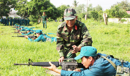 Trung đoàn bộ binh 934 huấn luyện dân quân các xã ven biển huyện Gò Công Đông.