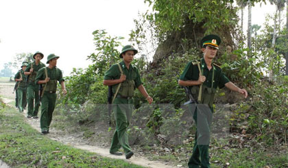 Cán bộ, chiến sỹ Đồn biên phòng 839 Tây Ninh tuần tra bảo vệ vùng biên. Ảnh: Phương Vy/TTXVN