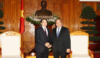 Phó Thủ tướng Nguyễn Xuân Phúc tiếp đoàn đại biểu tỉnh Louang Phrabang. Ảnh: VGP/Lê Sơn