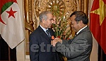 Trao Huân chương Hữu nghị tặng Đại sứ Algeria tại Việt Nam