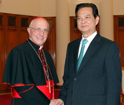 Thủ tướng Nguyễn Tấn Dũng tiếp Hồng y Fernando Filoni, Bộ trưởng Truyền giáo Tòa thánh Vatican đang có chuyến thăm và hoạt động mục vụ tại Việt Nam. Ảnh: VGP/Nhật Bắc