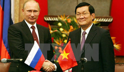 Chủ tịch Nước Trương Tấn Sang và Tổng thống Liên bang Nga Vladimir Putin trong chuyến thăm Hà Nội ngày 12-11-2013. Ảnh: Nguyễn Khang/TTXVN