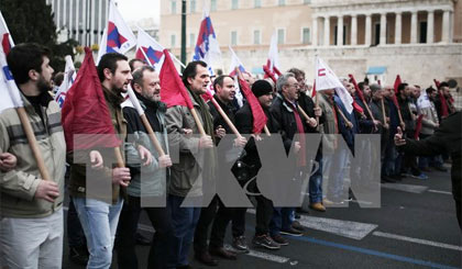Người lao động đình công tại thủ đô Athens ngày 27-11-2014. Ảnh: AFP/TTXVN