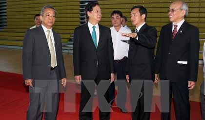 Thủ tướng Nguyễn Tấn Dũng thăm trường Đại học Tôn Đức Thắng. (Ảnh: Đức Tám/TTXVN)