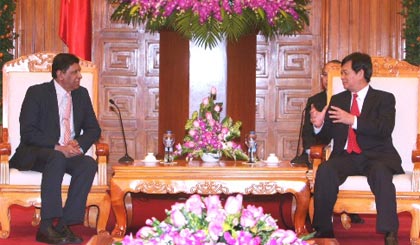 Thủ tướng Nguyễn Tấn Dũng tiếp Đại sứ Sri Lanka Ivan Amarasinghe. Ảnh: VGP/Nhật Bắc