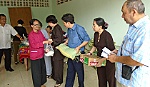 Chùa Trường Phước (Châu Thành) tặng quà cho người mù