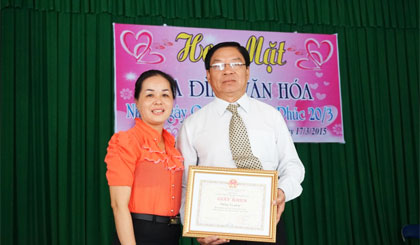 Gia đình anh Nguyễn Thành Tựu - chị Nguyễn Thị Diệu đoạt giải Nhất  hội thi “Bữa ăn gia đình ngày chủ nhật” tại huyện Chợ Gạo.