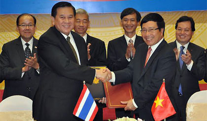Hai Phó Thủ tướng, Bộ trưởng Ngoại giao đánh giá cao việc ký kết Thỏa thuận hợp tác giữa Bộ Ngoại giao hai nước. Ảnh: VGP/Hải Minh