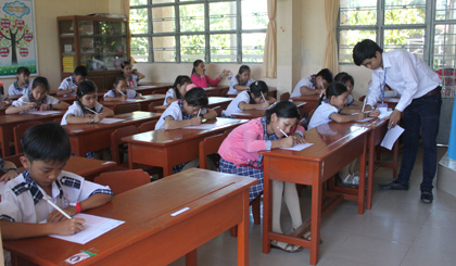 Các thí sinh dự thi vòng 1 tại trường Tiểu học Nguyễn Huệ, TP. Mỹ Tho.