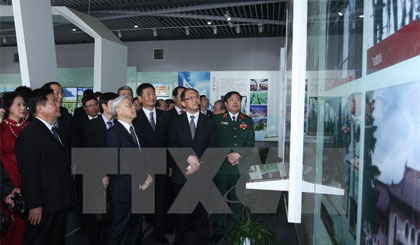 Tổng Bí thư Nguyễn Phú Trọng thăm Nhà Triển lãm quy hoạch thành phố Côn Minh. Ảnh: Trí Dũng/TTXVN
