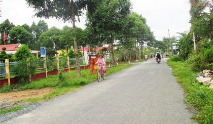 5 năm qua nhiều tuyến đường giao thông nông thôn ở xã Long Hưng được mở rộng khang trang, sạch đẹp.