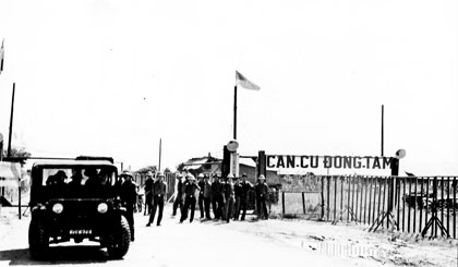 Quân giải phóng làm chủ căn cứ Đồng Tâm ngày 30-4-1975. Ảnh: Trần Biểu