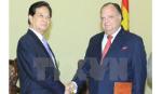 Thủ tướng Nguyễn Tấn Dũng tiếp Đại sứ Peru Carlos Berninzon