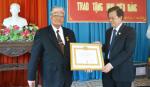Trao tặng 300 Huy hiệu Đảng nhân kỷ niệm 125 năm sinh nhật Bác Hồ