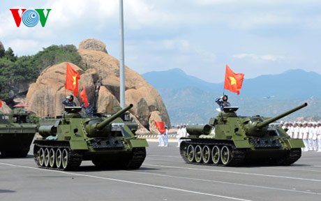 Lực lượng xe tăng của Hải quân tại Lễ kỷ niệm. Ảnh: VOV