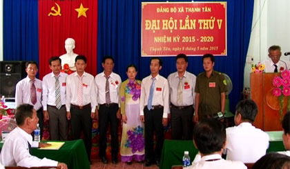 Ban Chấp hành Đảng bộ xã nhiệm kỳ V ra mắt trước Đại hội.