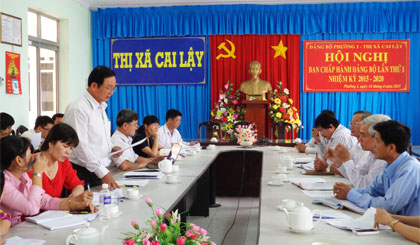 Ông Nguyễn Mạnh Cường, Trưởng ban Văn hóa - Xã hội của HĐND tỉnh kết luận ở buổi làm việc tại UBND TX. Cai Lậy.