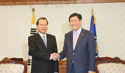 Phó Thủ tướng Vũ Văn Ninh và quyền Thủ tướng Hàn Quốc Choi Kyoung Hwan. Ảnh: VGP/Thành Chung