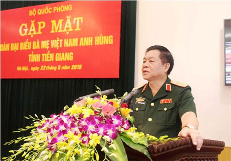 Trung tướng Nguyễn Trọng Nghĩa phát biểu tại buổi gặp mặt các Mẹ Việt Nam Anh hùng tỉnh Tiền Giang.