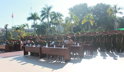 Đông đảo lực lượng ĐVTN Công an tỉnh và học viên D23S trường Đại học Cảnh sát nhân dân tham gia chiến dịch “Hành quân xanh”