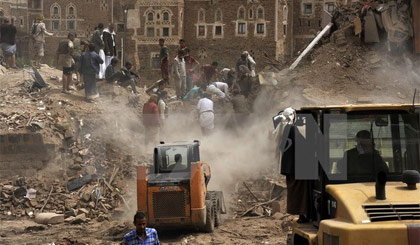 Cảnh đổ nát của thành cổ Sanaa sau vụ oanh tạc của liên quân ngày 12-6. Ảnh: THX/TTXVN