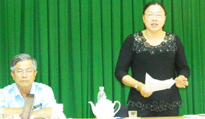 Bà Trần Kim Mai, Phó Chủ tịch Thường trực UBND tỉnh kết luận nội dung khiếu nại của ông Bùi Viết Tuấn. 