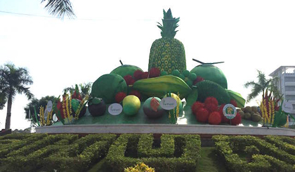 Mô hình trái cây Nam Bộ trưng bày tại Tuần lễ Du lịch xanh ĐBSCL năm 2015.