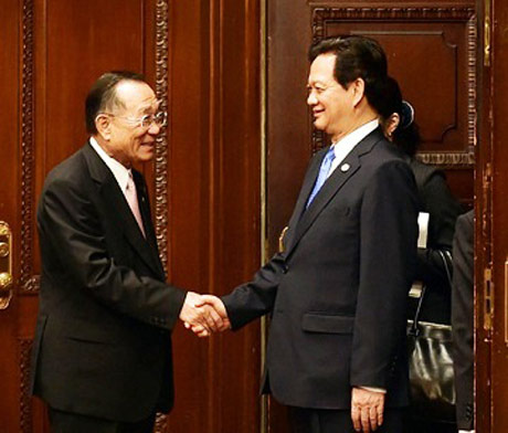 Thủ tướng Nguyễn Tấn Dũng gặp Chủ tịch Thượng viện Masaaki Yamazaki. Ảnh: VGP/Nhật Bắc