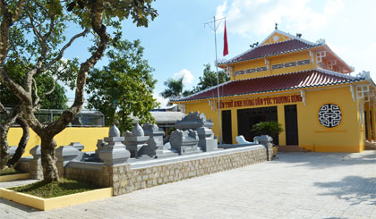  Khu Đền thờ Anh hùng dân tộc Trương Định.